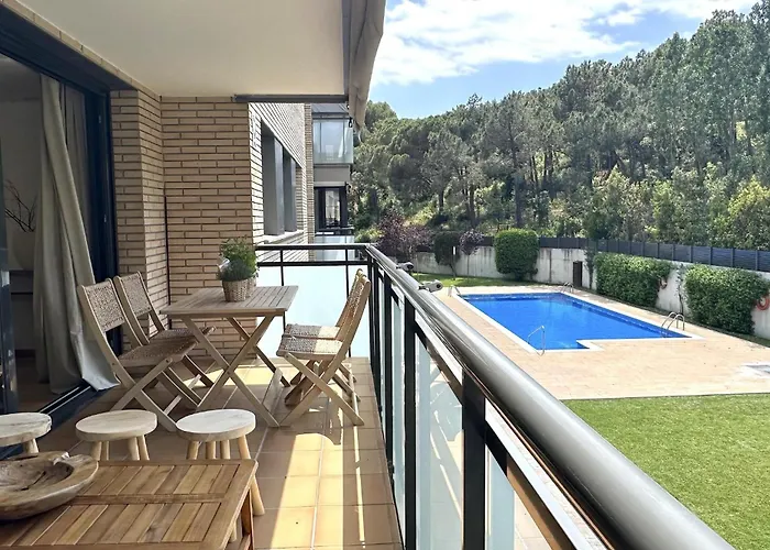 Apartment With Pool In Quiet Area *