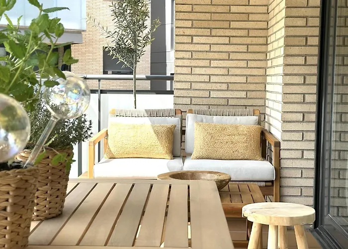 With Pool In Quiet Area Apartment