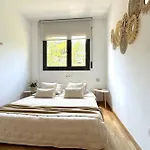 Apartmán Lets Holidays With Pool In Quiet Area