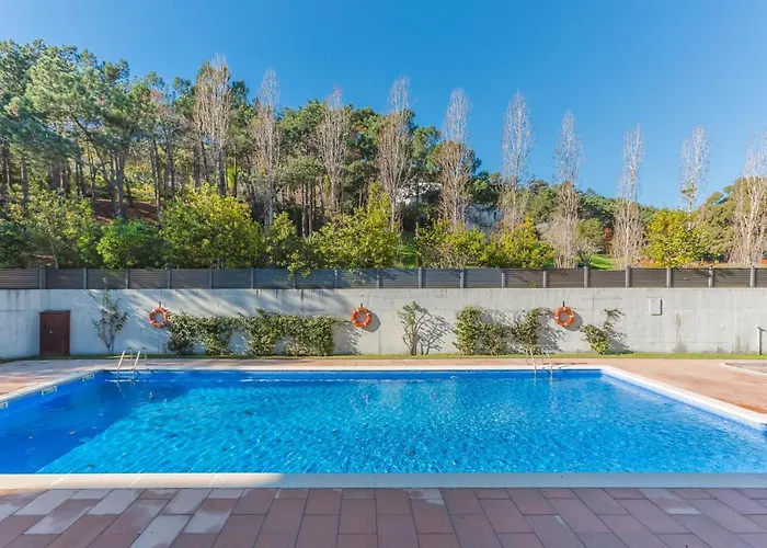 Appartement Lets Holidays With Pool In Quiet Area
